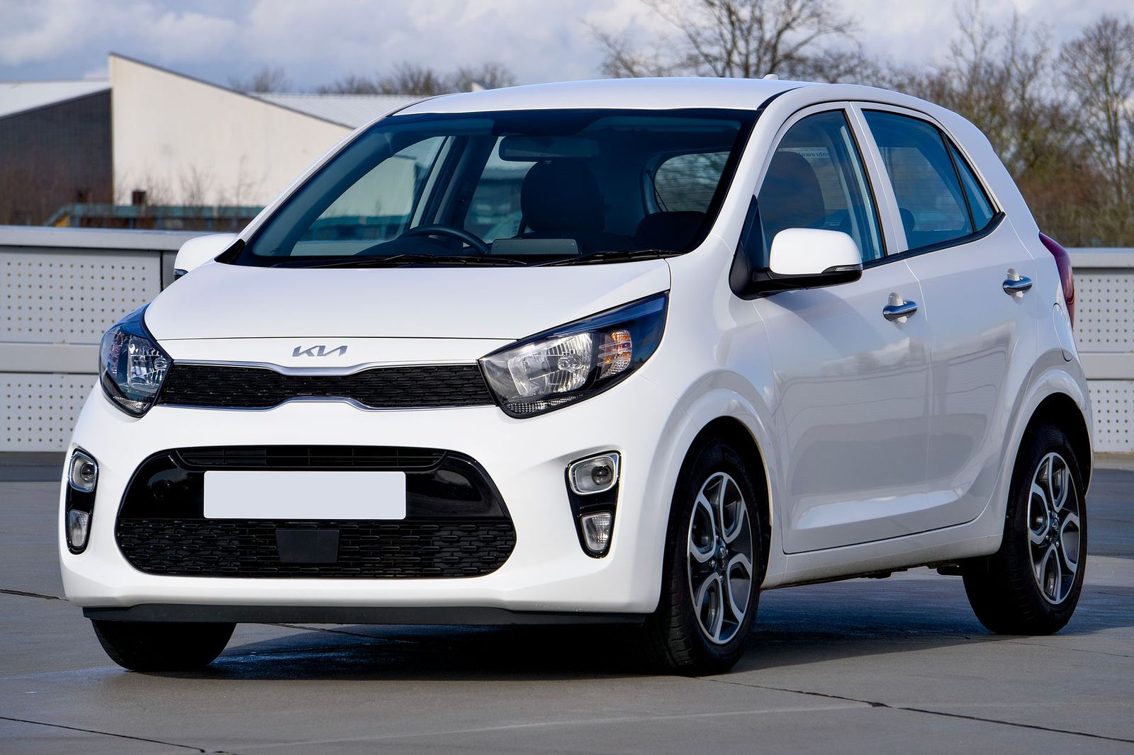 Ekonomi Hatchback – Manuel Benzin